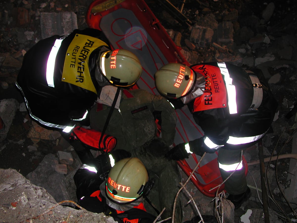 Übung in der Abbruchbaustelle des Sozialhauses Reutte